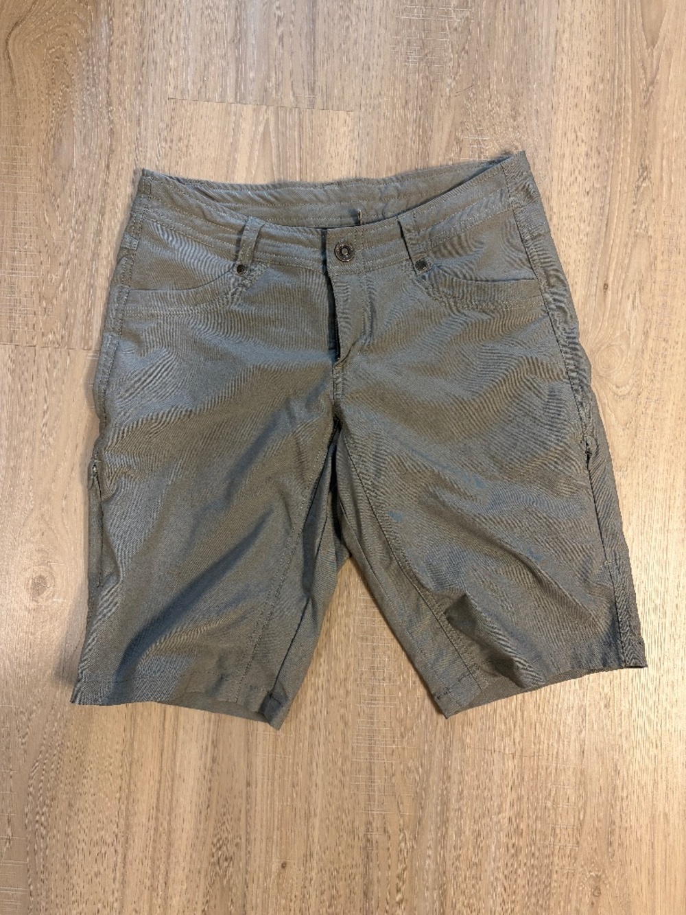 Kuhl Women’s Trekr 11” Shorts - Size 2 Light Gray